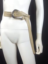 Load image into Gallery viewer, Online Vintage Shop, Vintage Clothing Boutique, Vintage, Women's Clothing, Seconhand, Distressed Vintage Designs, Sustainable Fashion