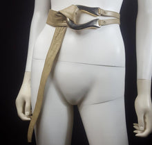 Load image into Gallery viewer, Online Vintage Shop, Vintage Clothing Boutique, Vintage, Women's Clothing, Seconhand, Distressed Vintage Designs, Sustainable Fashion