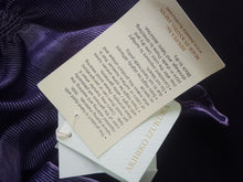 Load image into Gallery viewer, Online Vintage Shop, Vintage Clothing Boutique, Vintage, Women's Clothing, Seconhand, Distressed Vintage Designs, Sustainable Fashion