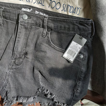 Load image into Gallery viewer, Online Vintage Shop, Vintage Clothing Boutique, Vintage, Women's Clothing, Seconhand, Distressed Vintage Designs, Sustainable Fashion