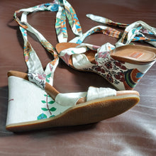 Load image into Gallery viewer, Online Vintage Shop, Vintage Clothing Boutique, Vintage, Women's Clothing, Seconhand, Distressed Vintage Designs, Sustainable Fashion