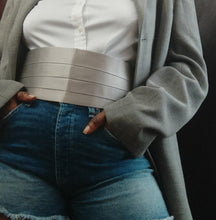 Load image into Gallery viewer, Online Vintage Shop, Vintage Clothing Boutique, Vintage, Women's Clothing, Seconhand, Distressed Vintage Designs, Sustainable Fashion