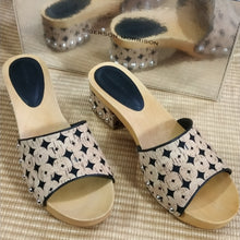 Load image into Gallery viewer, Online Vintage Shop, Vintage Clothing Boutique, Vintage, Women's Clothing, Seconhand, Distressed Vintage Designs, Sustainable Fashion