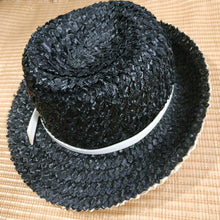 Load image into Gallery viewer, Online Vintage Shop, Vintage Clothing Boutique, Vintage, Women's Clothing, Seconhand, Distressed Vintage Designs, Sustainable Fashion