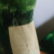 Load image into Gallery viewer, Online Vintage Shop, Vintage Clothing Boutique, Vintage, Women's Clothing, Seconhand, Distressed Vintage Designs, Sustainable Fashion