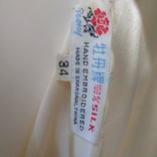 Load image into Gallery viewer, Online Vintage Shop, Vintage Clothing Boutique, Vintage, Women's Clothing, Seconhand, Distressed Vintage Designs, Sustainable Fashion