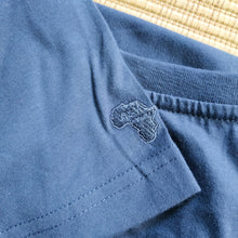 Load image into Gallery viewer, Online Vintage Shop, Vintage Clothing Boutique, Vintage, Women's Clothing, Seconhand, Distressed Vintage Designs, Sustainable Fashion