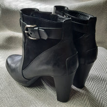 Load image into Gallery viewer, Tod's Leather Boots Size 11