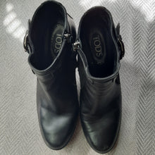 Load image into Gallery viewer, Tod's Leather Boots Size 11