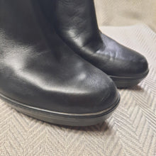 Load image into Gallery viewer, Tod's Leather Boots Size 11