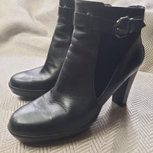 Load image into Gallery viewer, Tod's Leather Boots Size 11