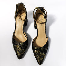 Load image into Gallery viewer, Online Vintage Shop, Vintage Clothing Boutique, Vintage, Women's Clothing, Seconhand, Distressed Vintage Designs, Sustainable Fashion