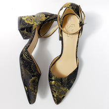 Load image into Gallery viewer, Online Vintage Shop, Vintage Clothing Boutique, Vintage, Women's Clothing, Seconhand, Distressed Vintage Designs, Sustainable Fashion