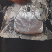 Load image into Gallery viewer, 1950s Vintage Harry Levine Clasp Bag