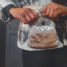 Load image into Gallery viewer, 1950s Vintage Harry Levine Clasp Bag