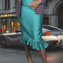 Load image into Gallery viewer, 90s Vintage Donna Vinci Church Suit Pencil Skirt.With Pleated Ruffle Hem Size 6