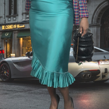 Load image into Gallery viewer, 90s Vintage Donna Vinci Church Suit Pencil Skirt.With Pleated Ruffle Hem Size 6