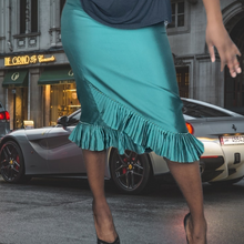 Load image into Gallery viewer, 90s Vintage Donna Vinci Church Suit Pencil Skirt.With Pleated Ruffle Hem Size 6