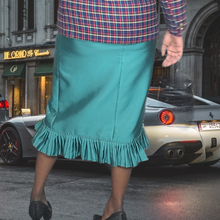 Load image into Gallery viewer, 90s Vintage Donna Vinci Church Suit Pencil Skirt.With Pleated Ruffle Hem Size 6