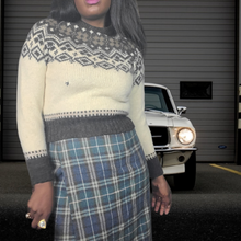 Load image into Gallery viewer, Rare 1980s The Woolrich Woman Faire Isle Pure Wool Sweater Size M