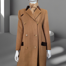 Load image into Gallery viewer, 1960s Vintage Valentino Boutique Camel Hair Coat Size Large