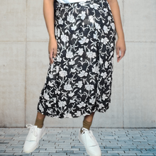 Load image into Gallery viewer, Vintage Reversible Floral Faux Wrap Maxi Skirt Size XL