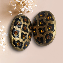 Load image into Gallery viewer, 80s Vintage Leopard Clip-On Earrings