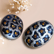 Load image into Gallery viewer, 80s Vintage Leopard Clip-On Earrings
