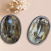 Load image into Gallery viewer, 80s Vintage Leopard Clip-On Earrings