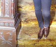 Load image into Gallery viewer, Online Vintage Shop, Vintage Clothing Boutique, Vintage, Women's Clothing, Seconhand, Distressed Vintage Designs, Sustainable Fashion