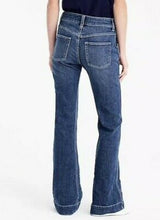 Load image into Gallery viewer, Online Vintage Shop, Vintage Clothing Boutique, Vintage, Women's Clothing, Seconhand, Distressed Vintage Designs, Sustainable Fashion