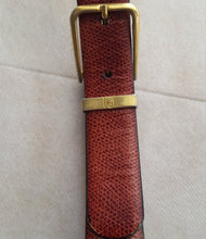 Load image into Gallery viewer, Online Vintage Shop, Vintage Clothing Boutique, Vintage, Women's Clothing, Seconhand, Distressed Vintage Designs, Sustainable Fashion