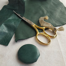 Load image into Gallery viewer, Online Vintage Shop, Vintage Clothing Boutique, Vintage, Women's Clothing, Seconhand, Distressed Vintage Designs, Sustainable Fashion