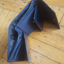 Load image into Gallery viewer, Online Vintage Shop, Vintage Clothing Boutique, Vintage, Women's Clothing, Seconhand, Distressed Vintage Designs, Sustainable Fashion