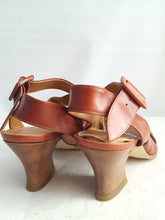 Load image into Gallery viewer, Online Vintage Shop, Vintage Clothing Boutique, Vintage, Women's Clothing, Seconhand, Distressed Vintage Designs, Sustainable Fashion