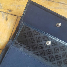 Load image into Gallery viewer, Online Vintage Shop, Vintage Clothing Boutique, Vintage, Women's Clothing, Seconhand, Distressed Vintage Designs, Sustainable Fashion