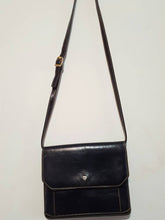 Load image into Gallery viewer, Online Vintage Shop, Vintage Clothing Boutique, Vintage, Women's Clothing, Seconhand, Distressed Vintage Designs, Sustainable Fashion