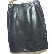 Load image into Gallery viewer, Online Vintage Shop, Vintage Clothing Boutique, Vintage, Women's Clothing, Seconhand, Distressed Vintage Designs, Sustainable Fashion