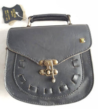 Load image into Gallery viewer, Online Vintage Shop, Vintage Clothing Boutique, Vintage, Women's Clothing, Seconhand, Distressed Vintage Designs, Sustainable Fashion