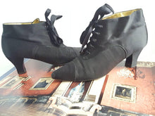 Load image into Gallery viewer, Online Vintage Shop, Vintage Clothing Boutique, Vintage, Women's Clothing, Seconhand, Distressed Vintage Designs, Sustainable Fashion