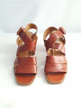 Load image into Gallery viewer, Online Vintage Shop, Vintage Clothing Boutique, Vintage, Women's Clothing, Seconhand, Distressed Vintage Designs, Sustainable Fashion