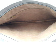 Load image into Gallery viewer, Online Vintage Shop, Vintage Clothing Boutique, Vintage, Women's Clothing, Seconhand, Distressed Vintage Designs, Sustainable Fashion