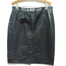 Load image into Gallery viewer, Online Vintage Shop, Vintage Clothing Boutique, Vintage, Women's Clothing, Seconhand, Distressed Vintage Designs, Sustainable Fashion