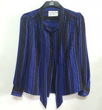 Load image into Gallery viewer, Online Vintage Shop, Vintage Clothing Boutique, Vintage, Women's Clothing, Seconhand, Distressed Vintage Designs, Sustainable Fashion