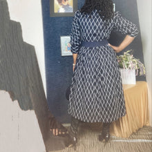 Load image into Gallery viewer, Navy Blue Vivienne Marlowe Dress Size Large