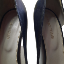 Load image into Gallery viewer, Sergio Rossi Black Stiletto Pumps Size 37