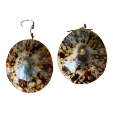 Load image into Gallery viewer, Vintage Phillippine Natural Limpet Earrings