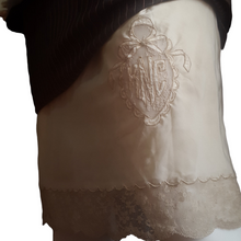 Load image into Gallery viewer, 1950s Vintage Skirt Slip size M