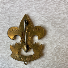 Load image into Gallery viewer, Be Prepared Eagle Army Pin, in gold, excellent condition. Unisex, Hats, Clothing, Gifts, Eagles, Gold Pins