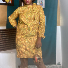 Load image into Gallery viewer, 1950s Leaf Print Shift Dress size M